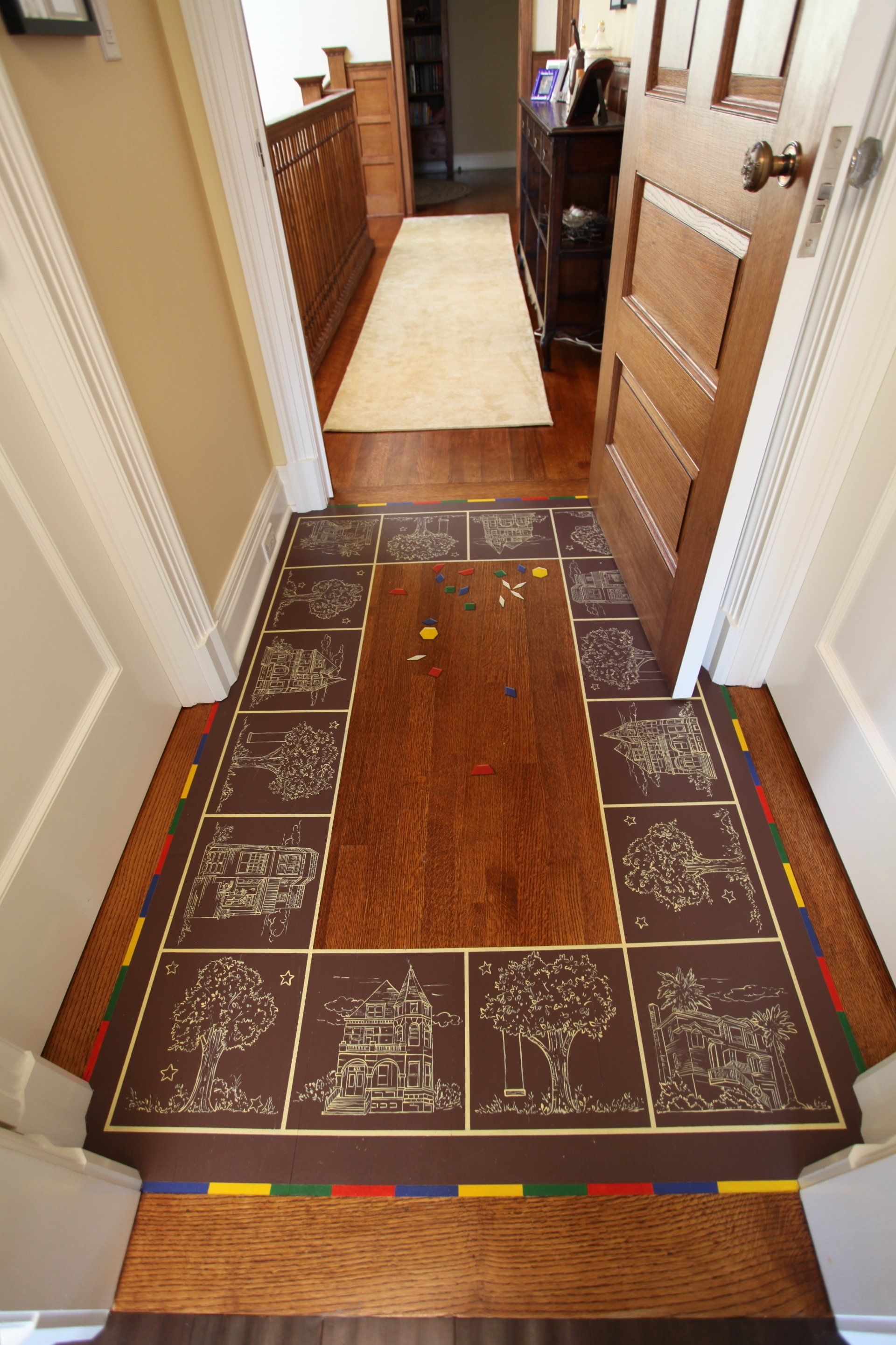 A hallway with a colorful rug on the floor
