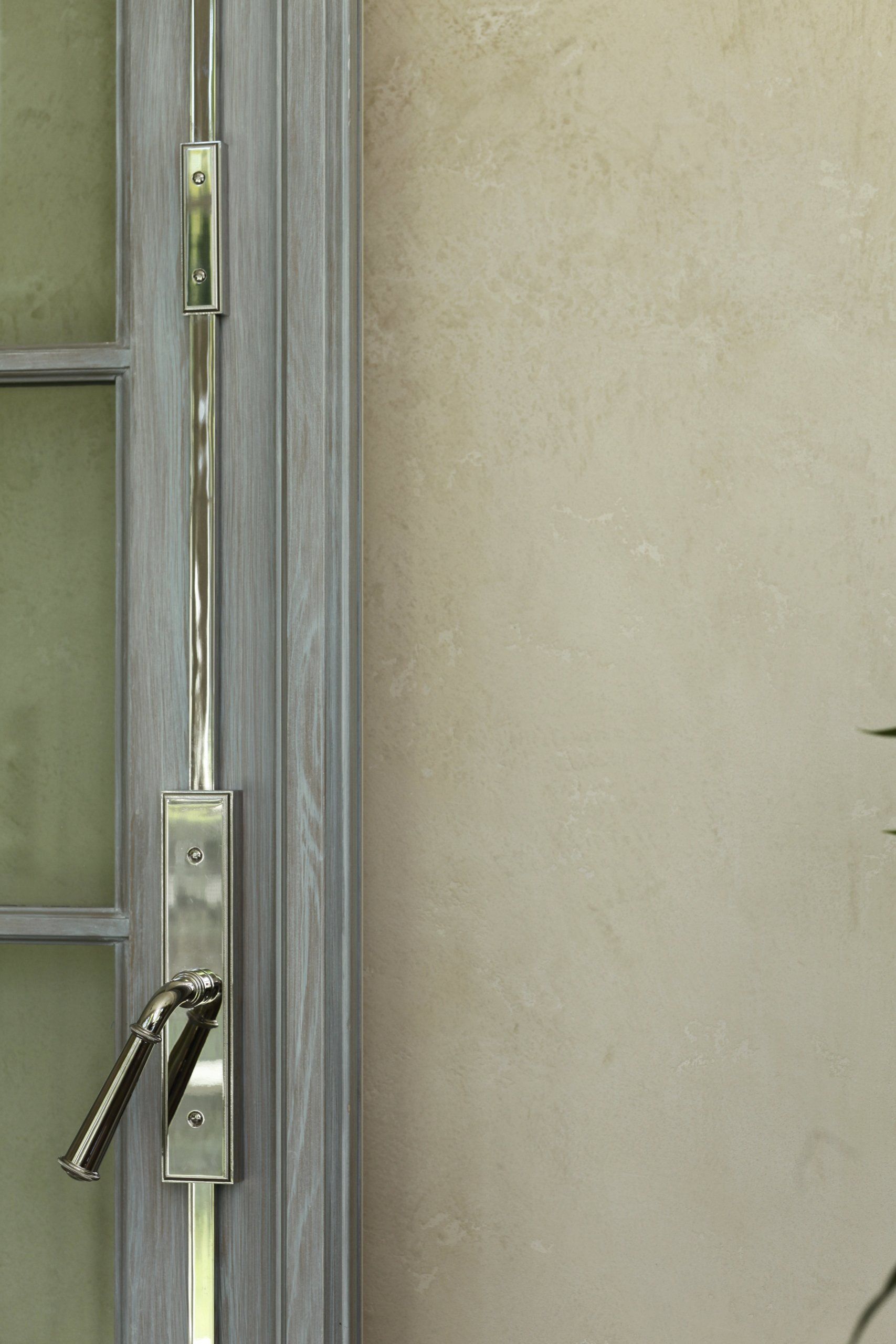 A close up of a door with a handle on it.