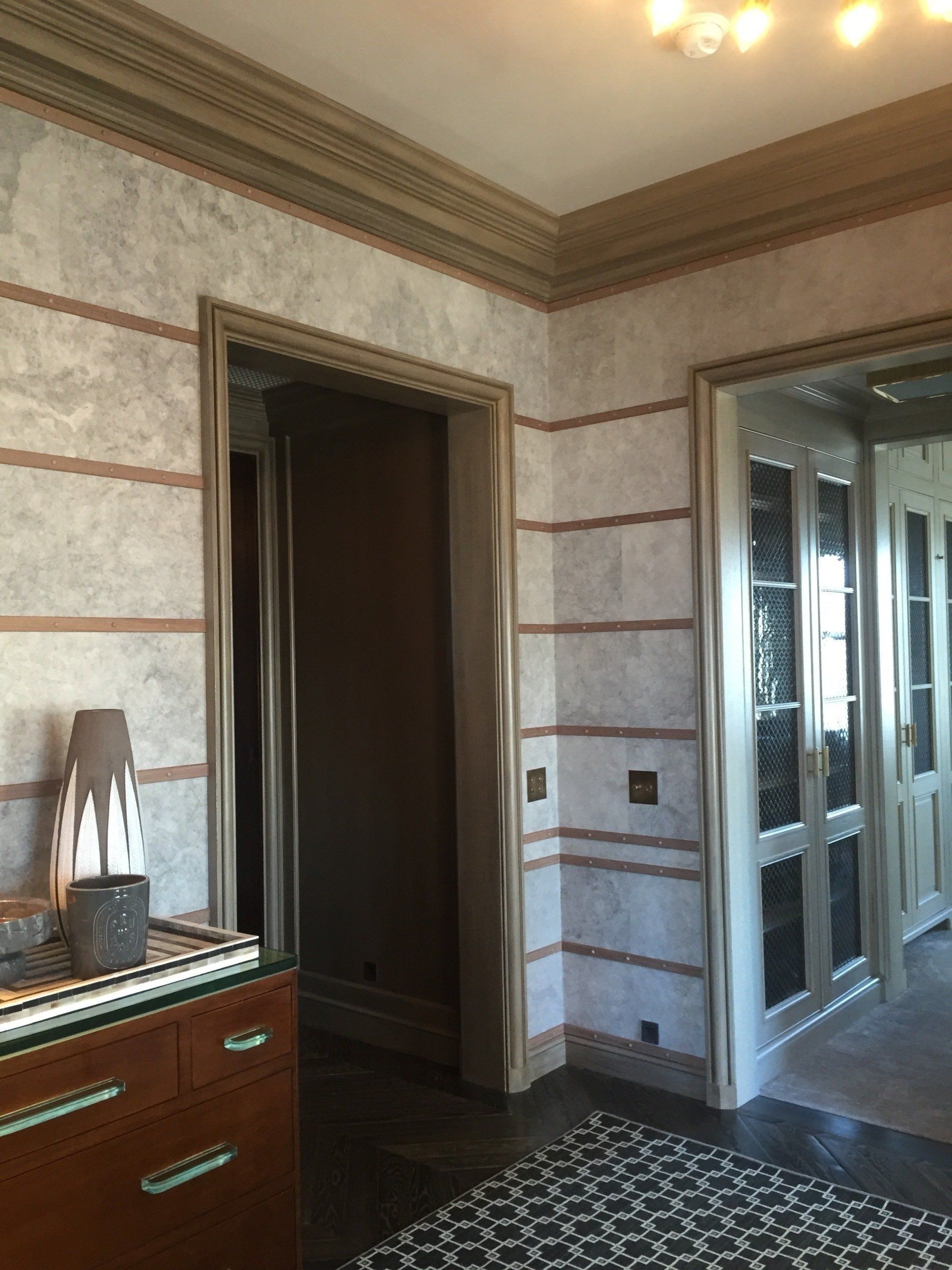 A room with a dresser and a lamp in it