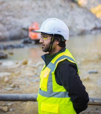 Construction worker with high vis and hard hat