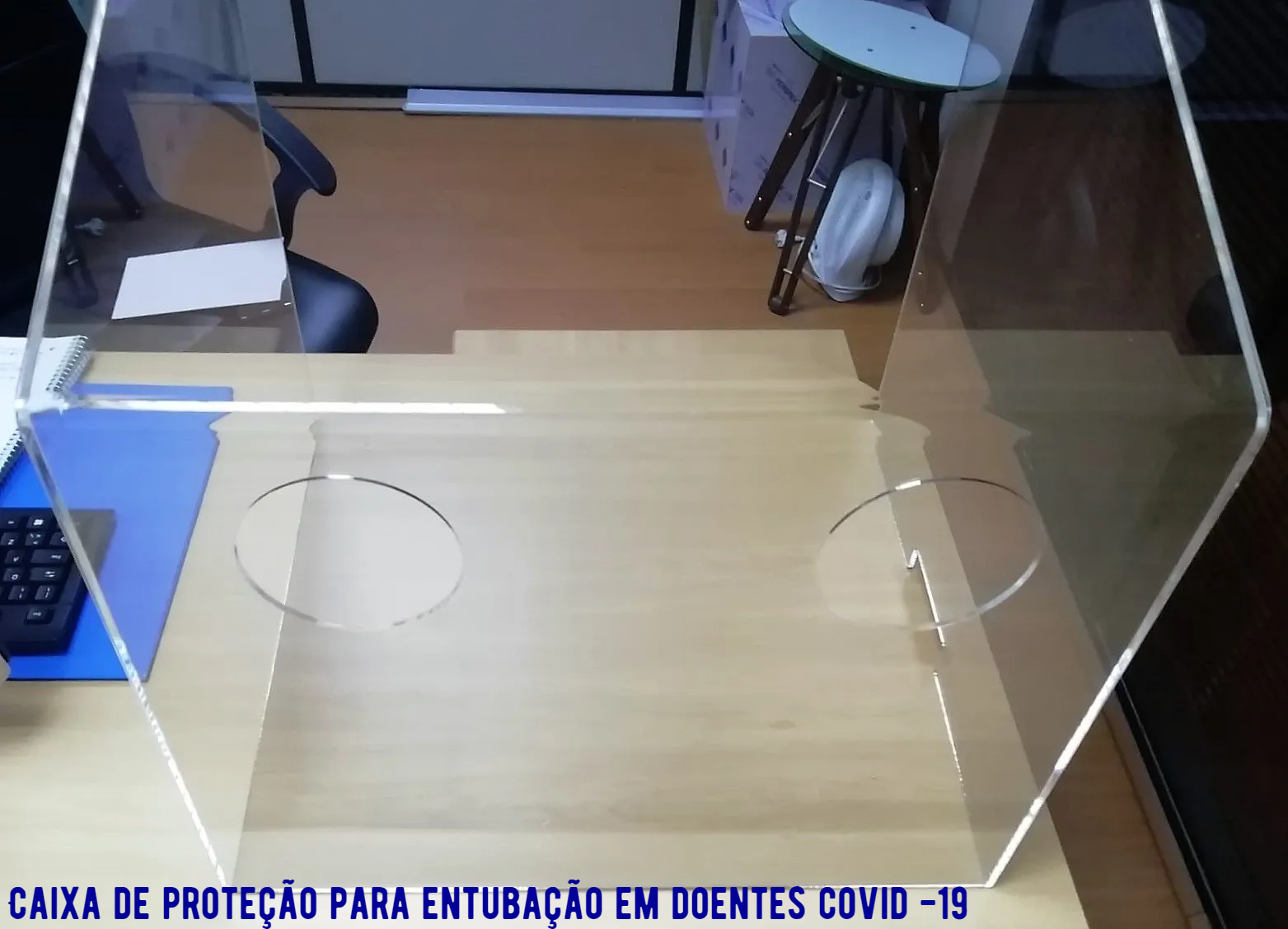 Caixa de proteção para entubação em doentes covid -19