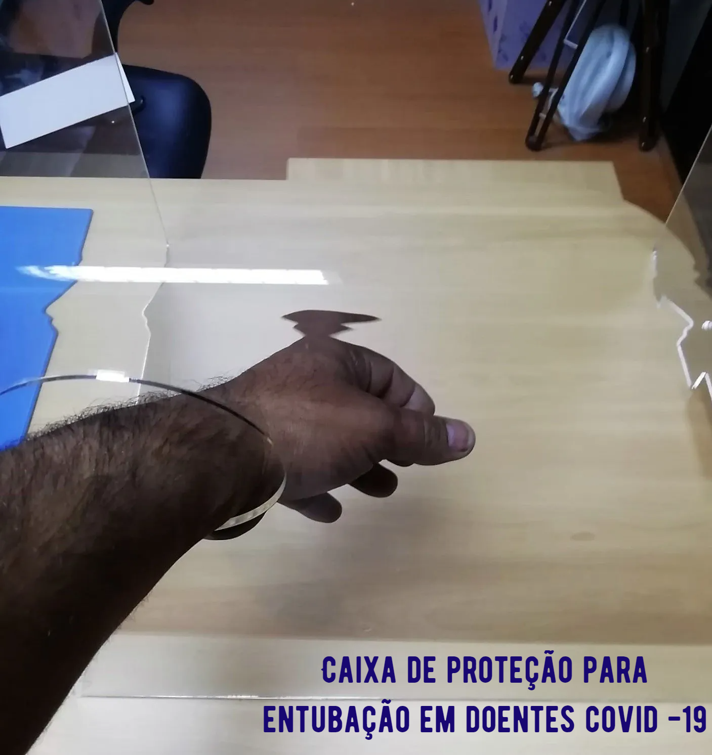 Caixa de proteção para entubação em doentes covid -19