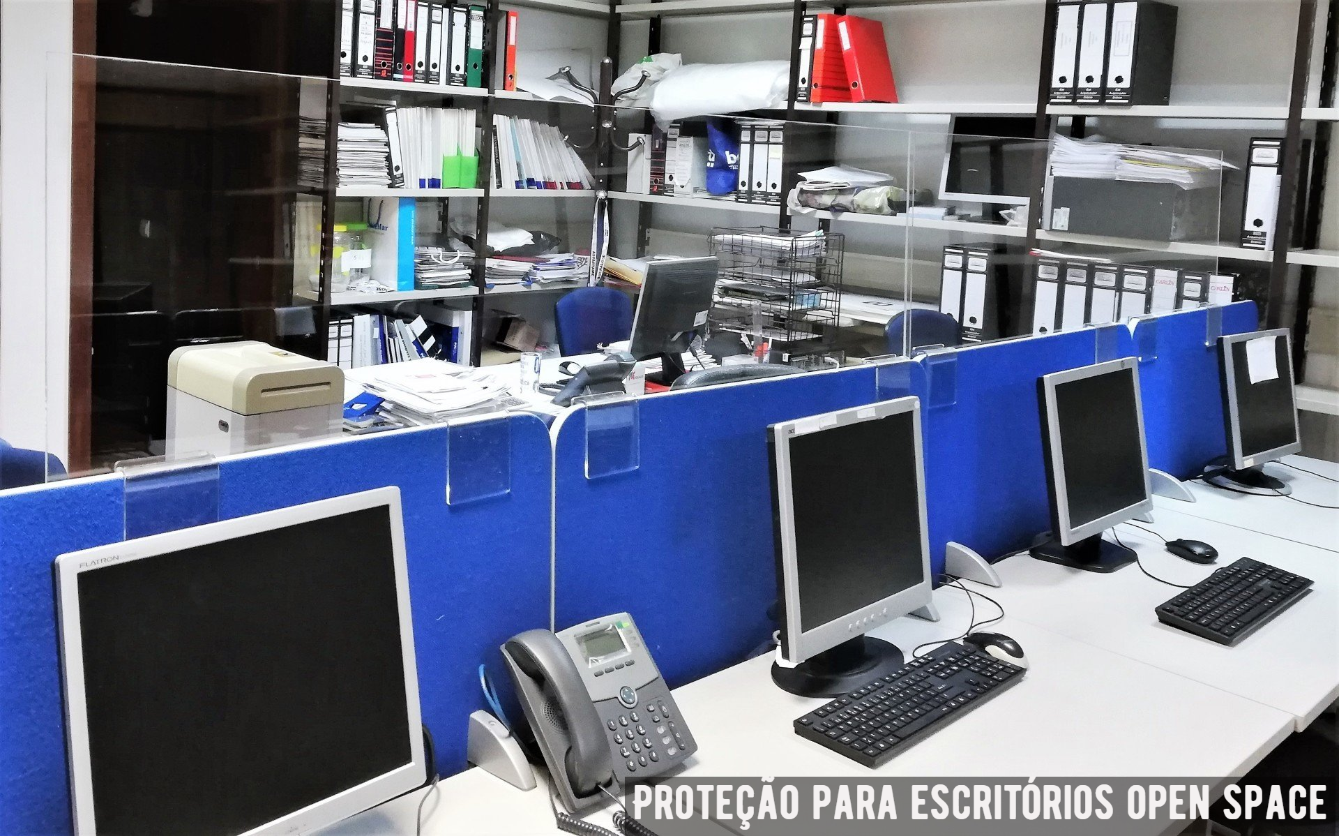 Proteção em acrílico para escritórios open space