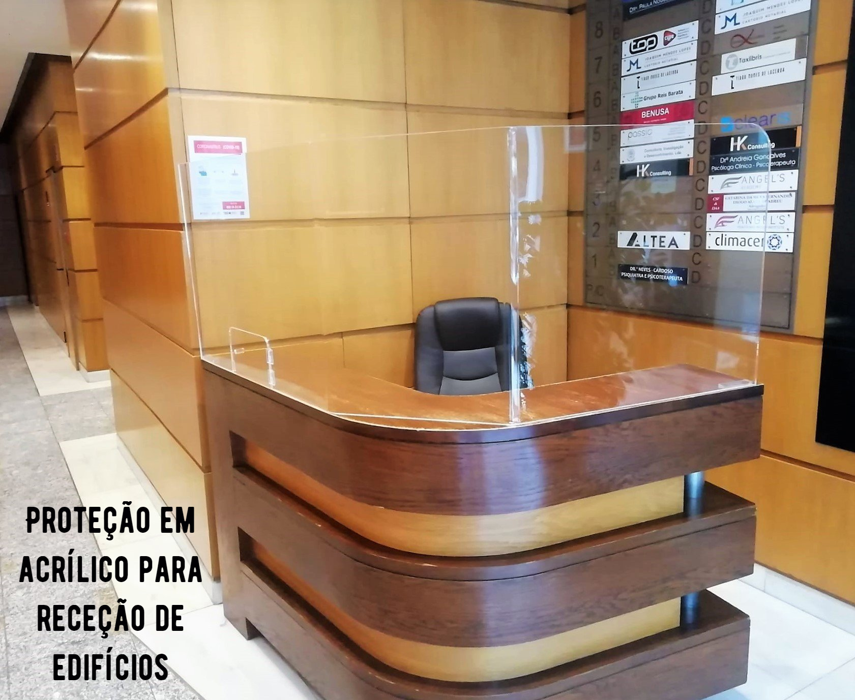 Proteção em acrílico para receção de edifícios