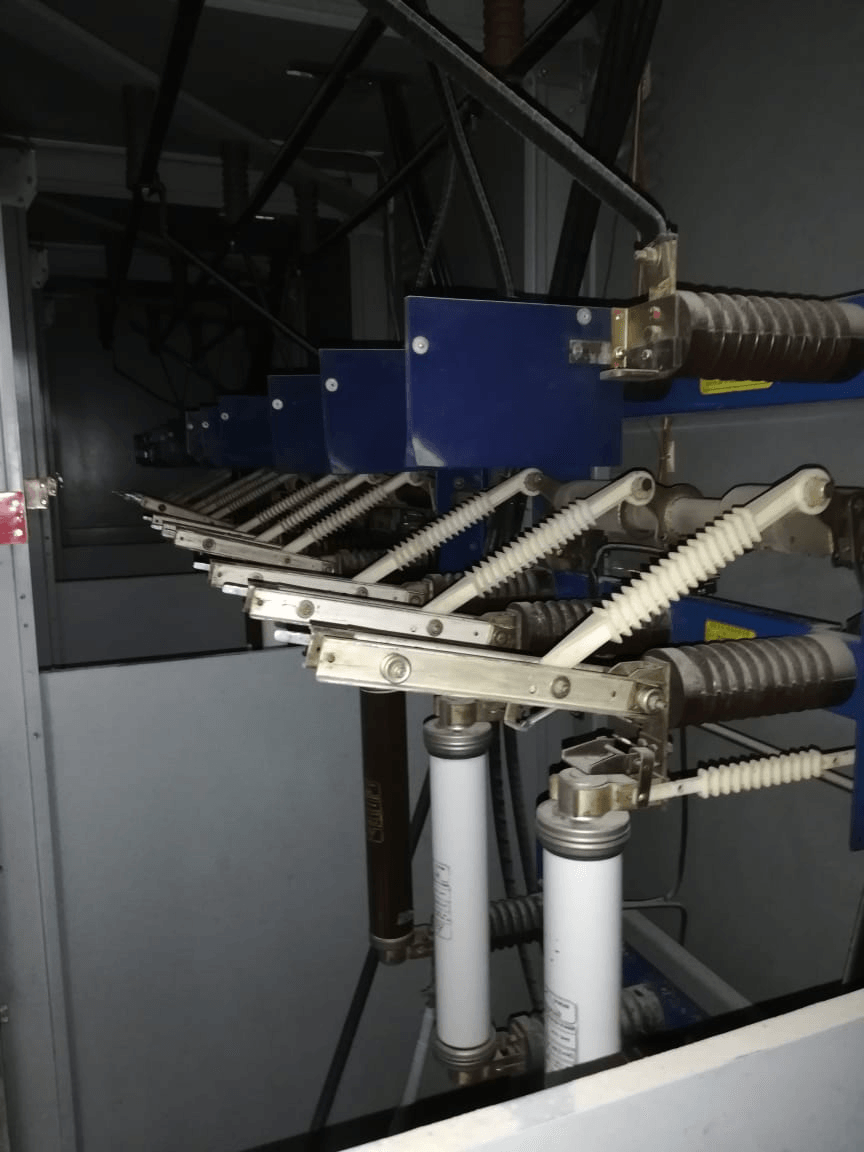 SISTEM S.A.S. máquina de instalación eléctrica