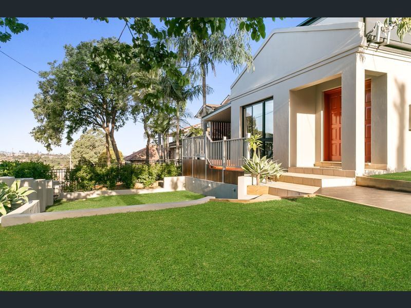 the green field and the house