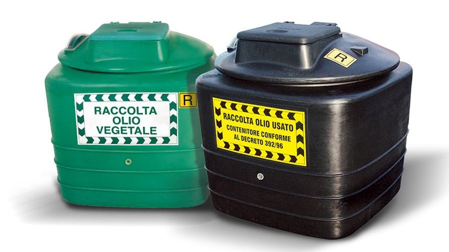 Operaio che si occupa dello smaltimento dei rifiuti