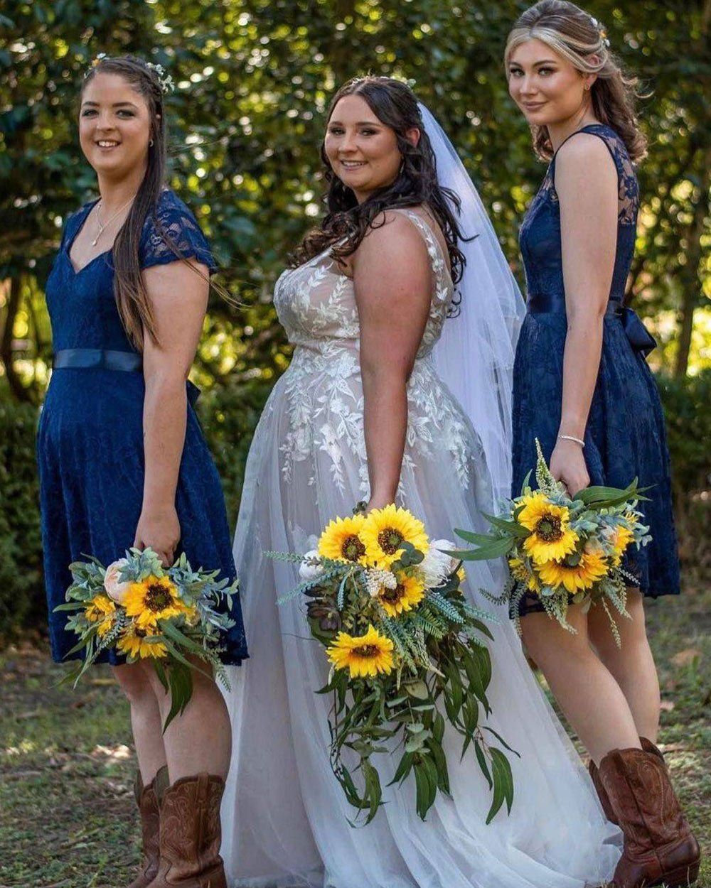 Bride With Bridemaids With Sunflowers Bouquet — Vintage La Belle In Mount Hutton NSW