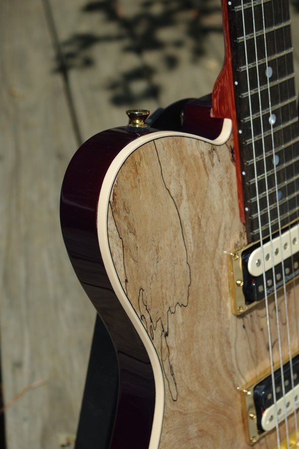 A close up of the neck of a guitar