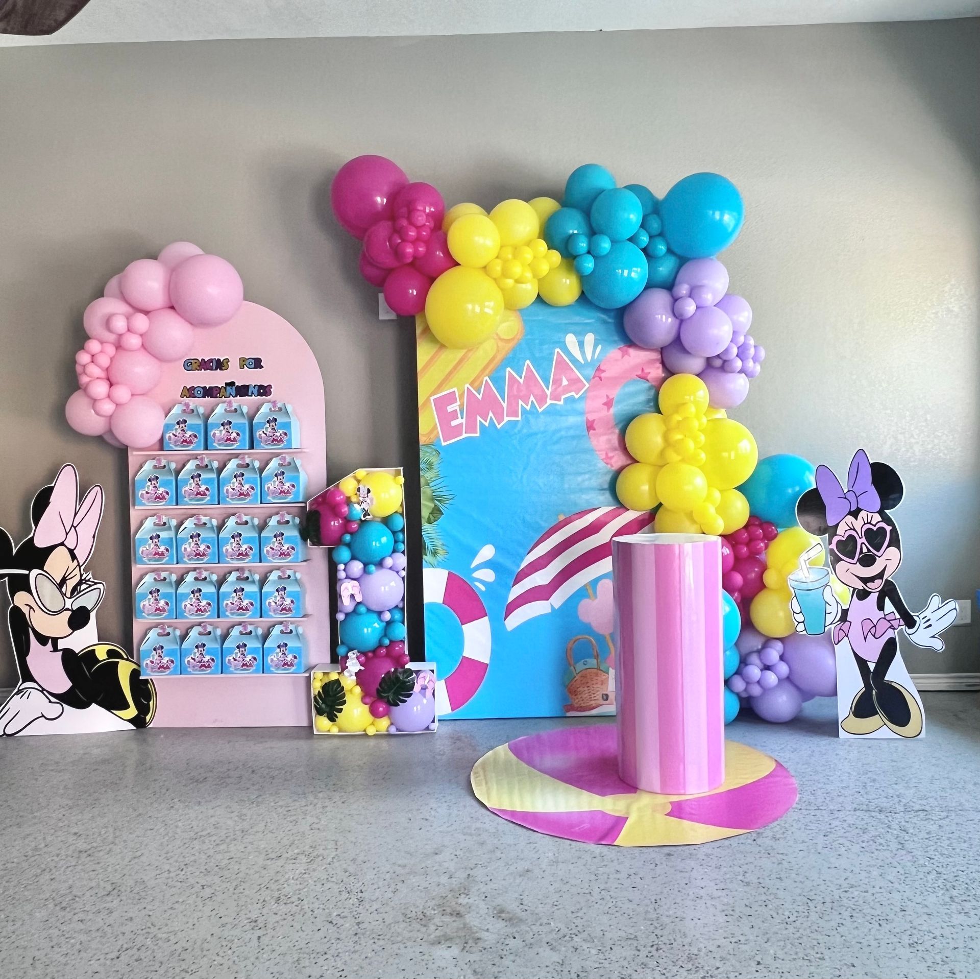 A room decorated with balloons and a sign that says emma