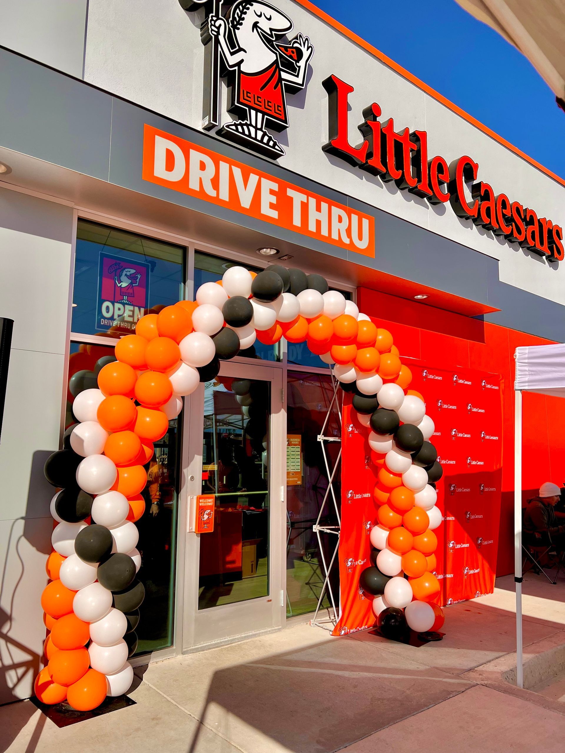 A drive thru at a little caesars restaurant