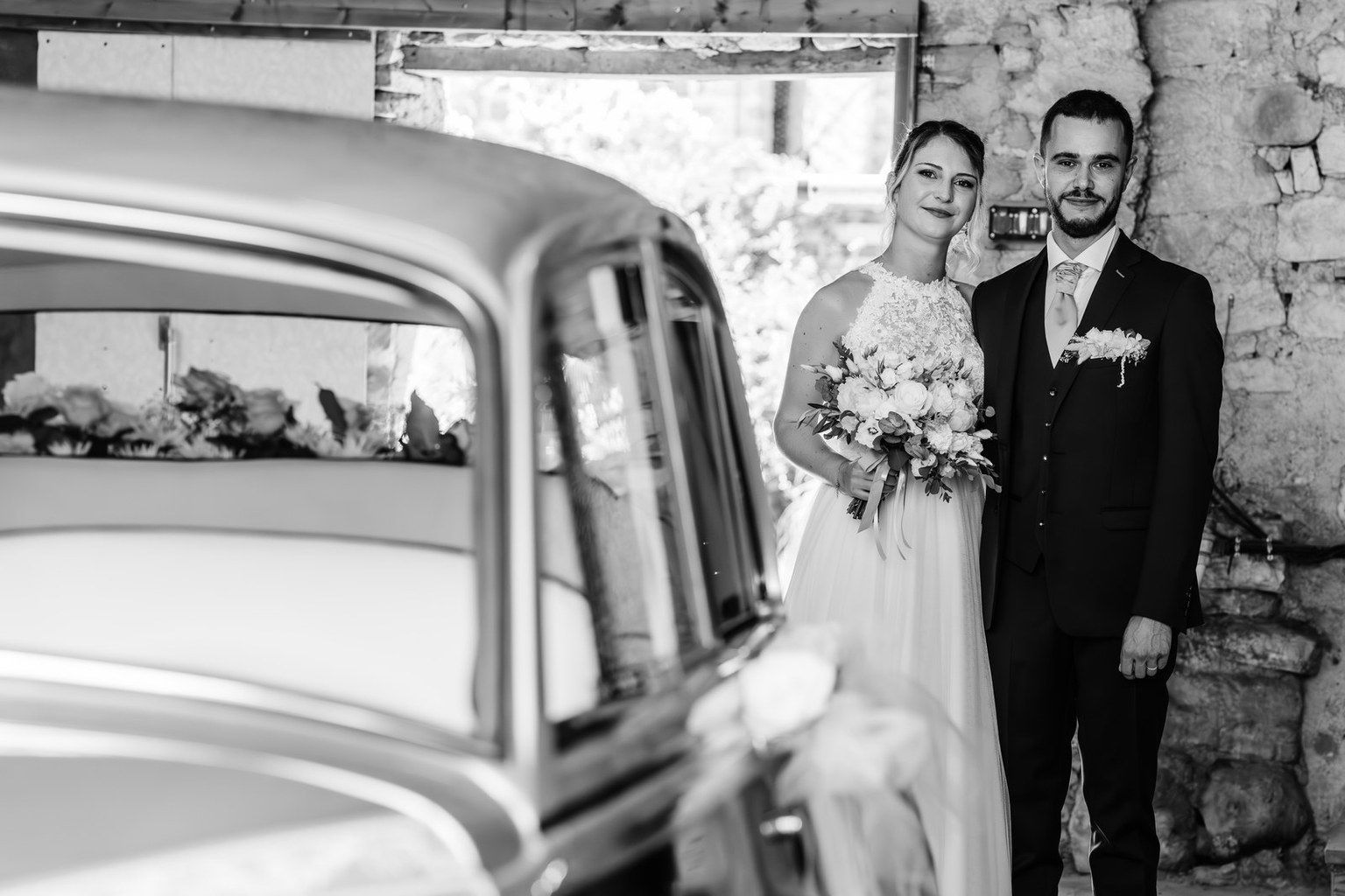 Laurine et max à côté de la Rolls Royce Alfred and cars