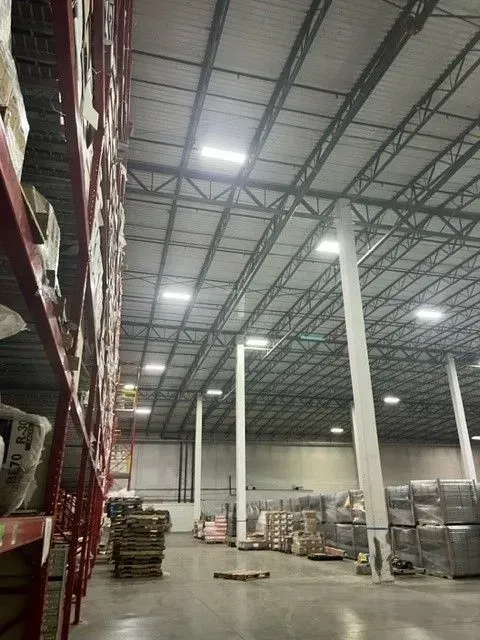 A large warehouse filled with lots of shelves and boxes.