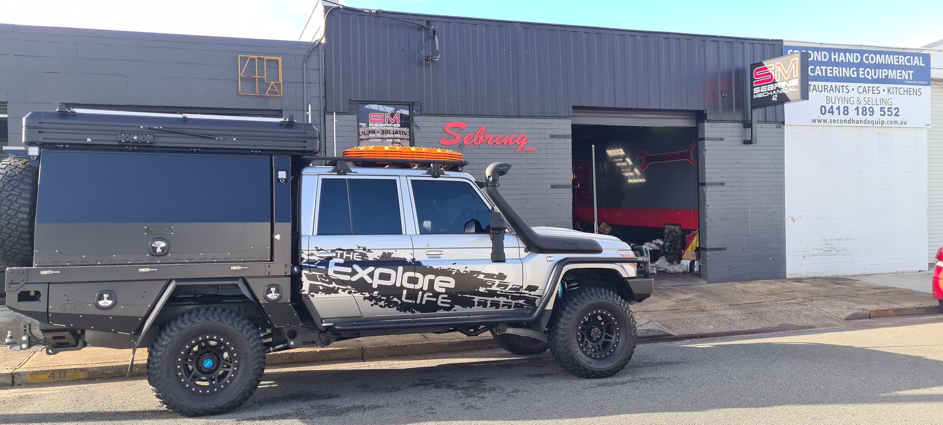 4x4 Parked In Front of Gray Building β Sebring All Mechanical Repairs In Mermaid Beach, QLD