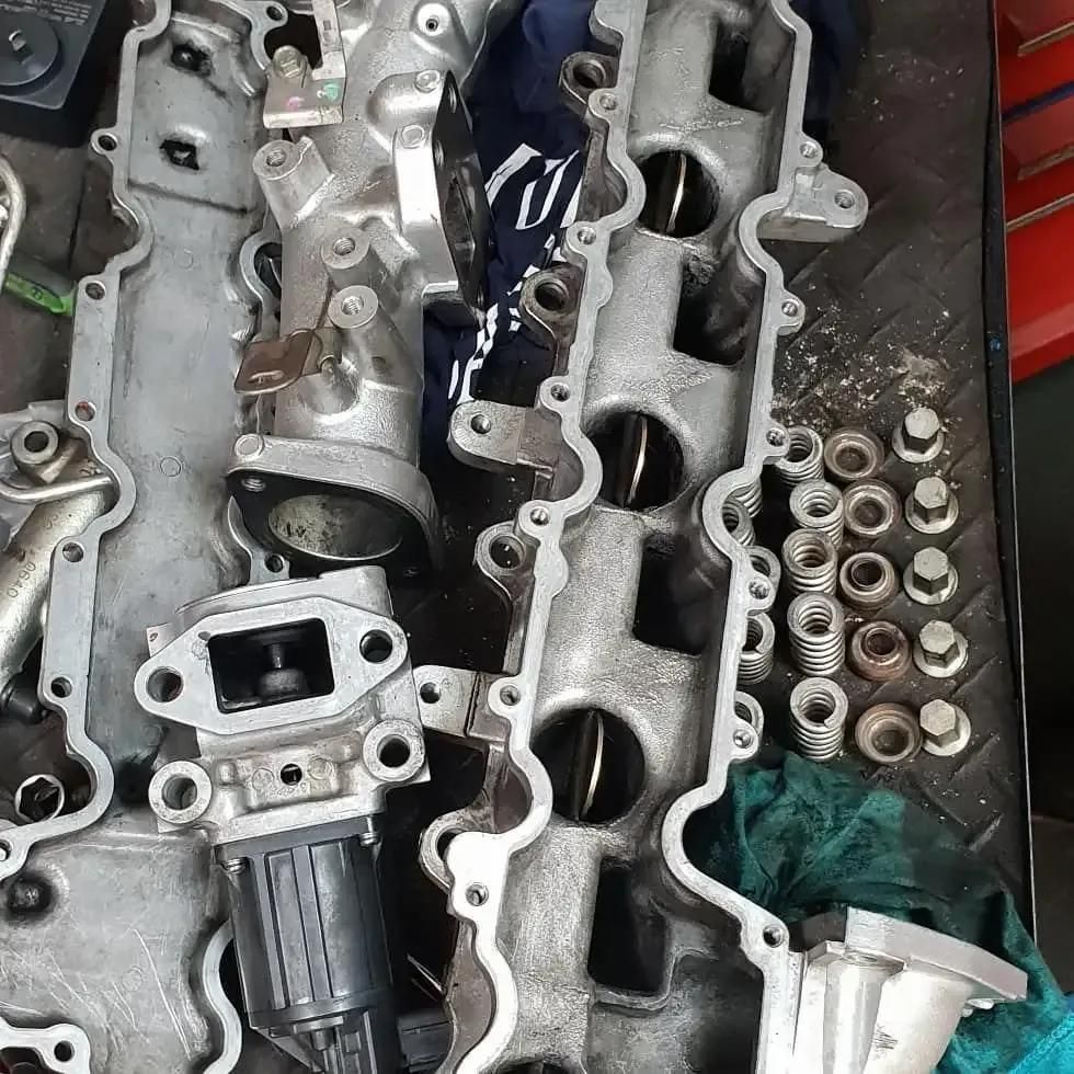 Bunch of Metal Parts Are Sitting on Top of Each Other on a Table β Sebring All Mechanical Repairs In Mermaid Beach, QLD