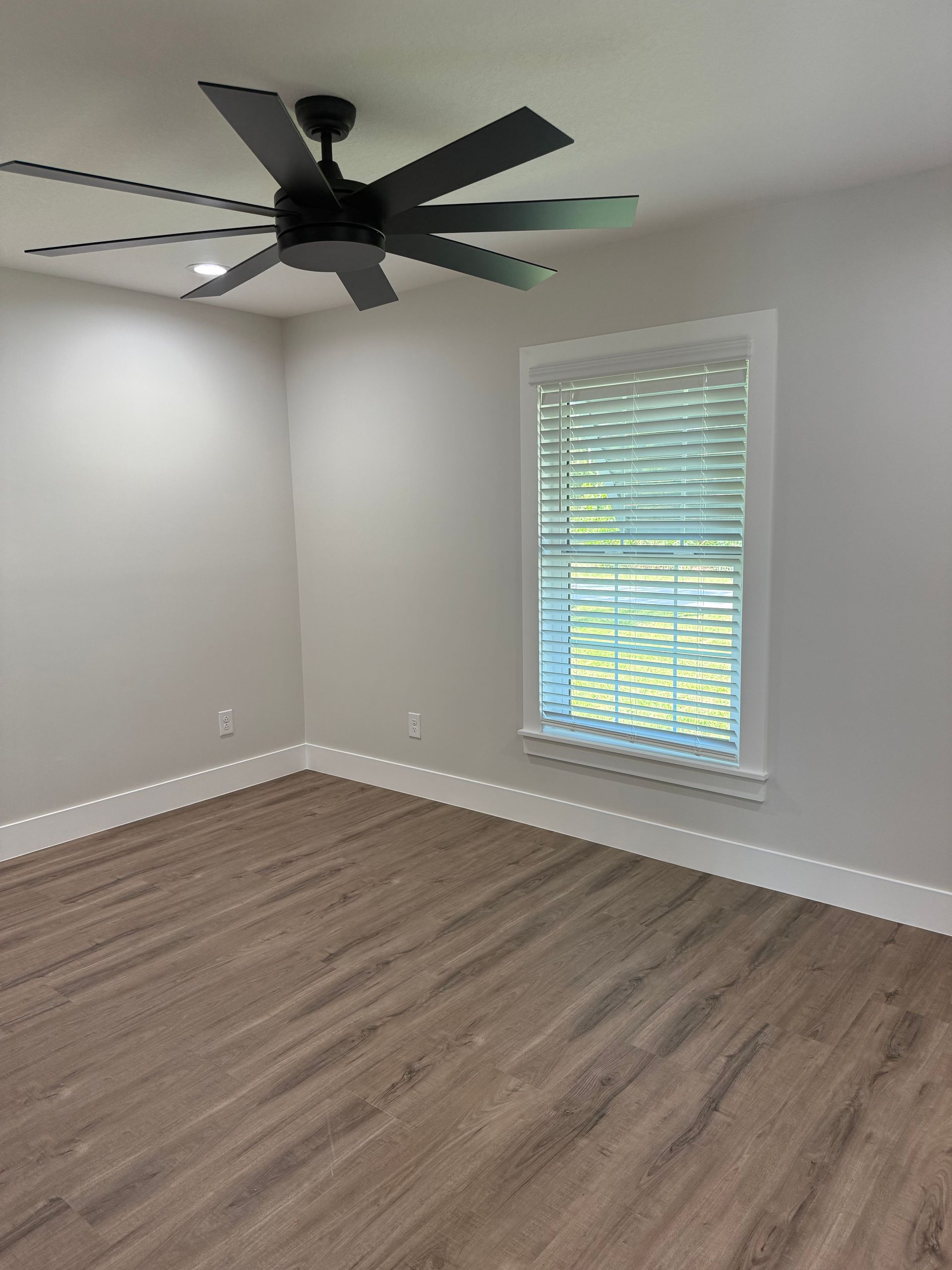 A room with vinyl Flooring