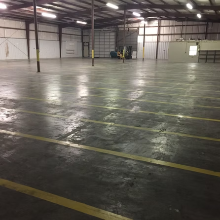 A large warehouse with a lot of parking spaces