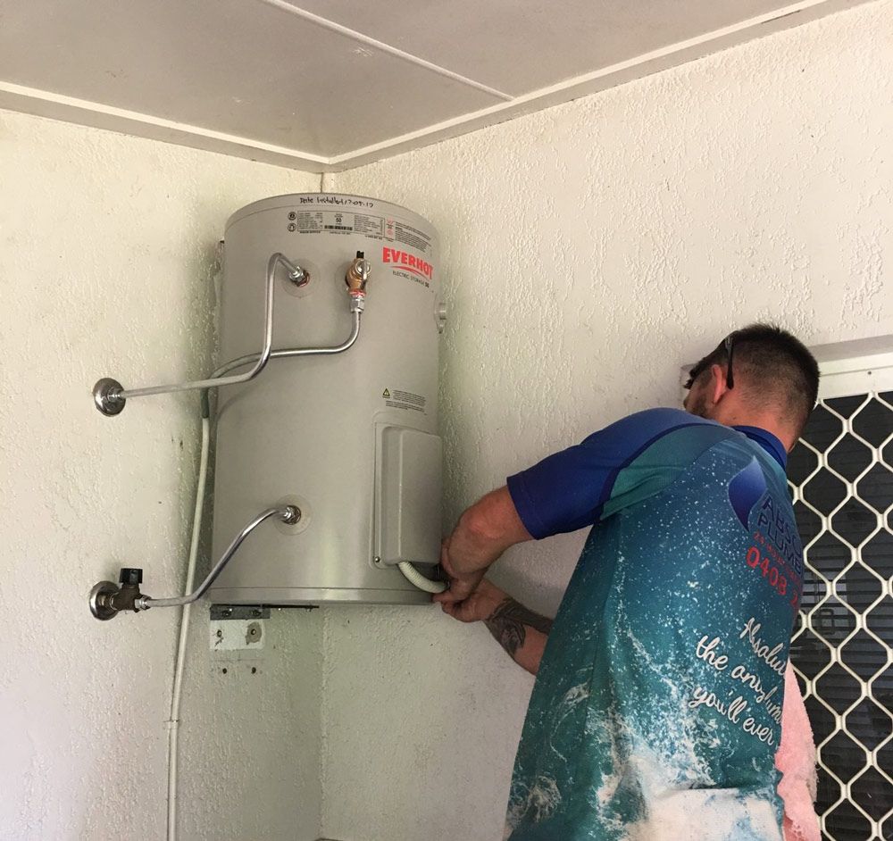 A Reliable Plumber At Work In Darwin