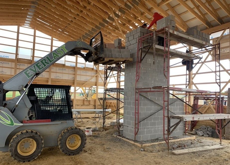 A construction site with a tractor that says everlast on it
