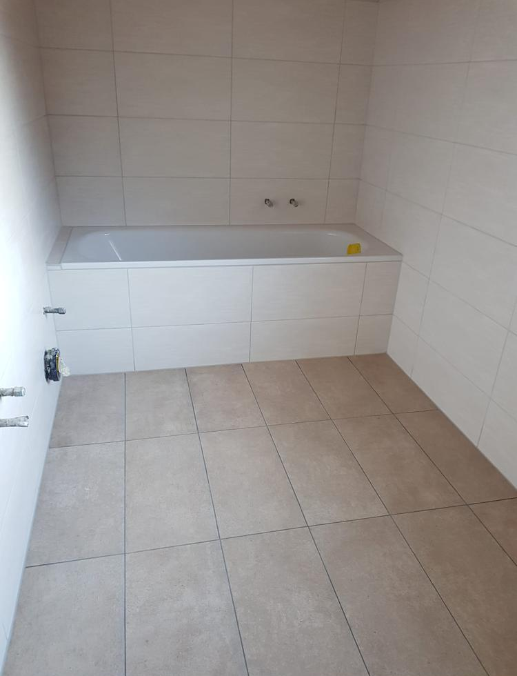 mur extérieur avec revêtement de pierres naturelles