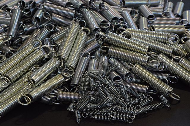 fornitura di molle a trazione con ganci 