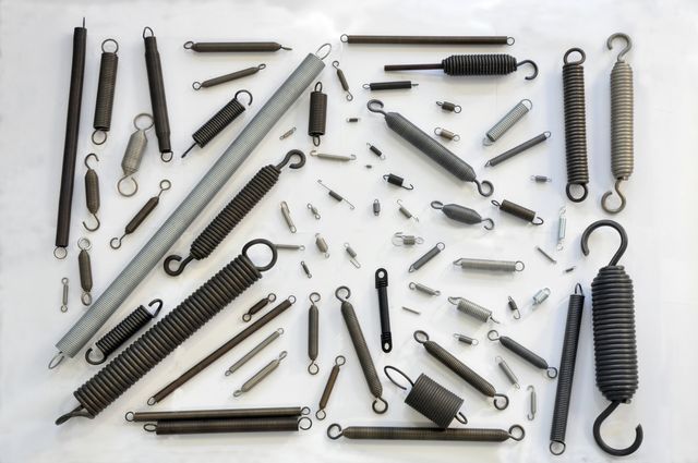 molle a trazione con ganci