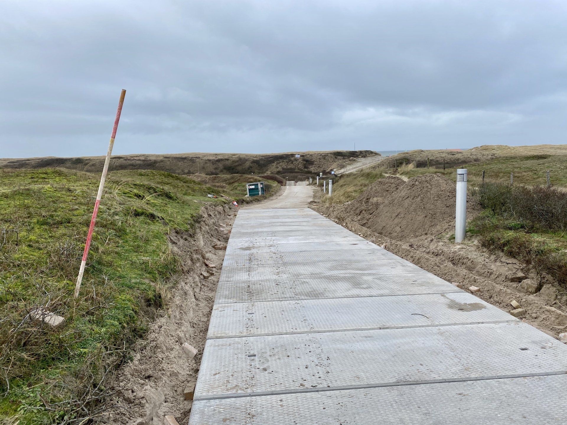 betonplaten aanleggen texel paal 21 voor H.D infra