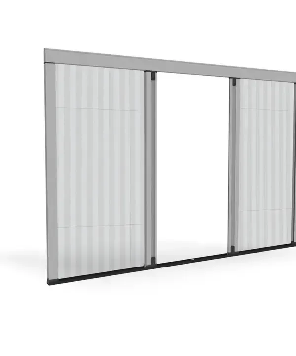 Quattro finestre bianche con persiane avvolgibili in varie posizioni di apertura/chiusura.