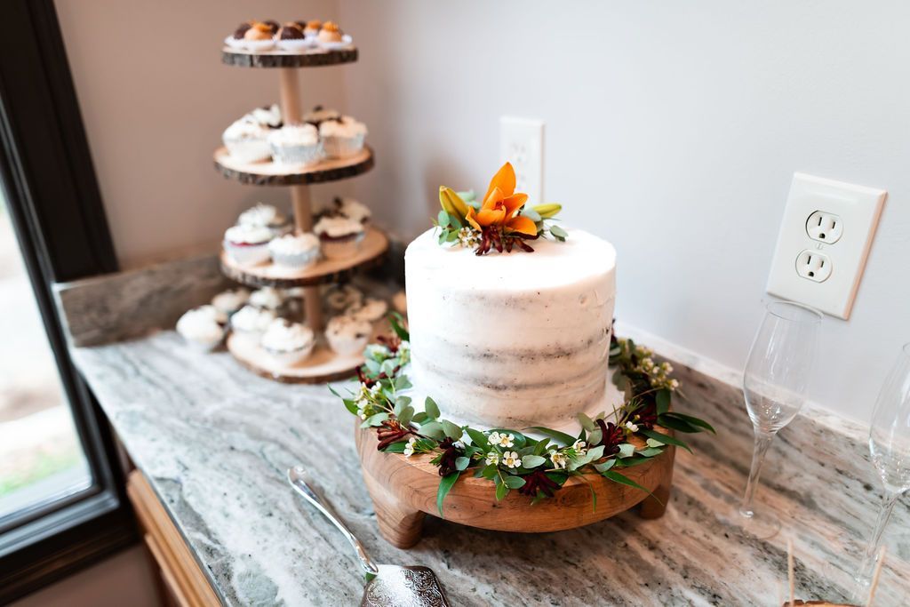 Simple wedding cake