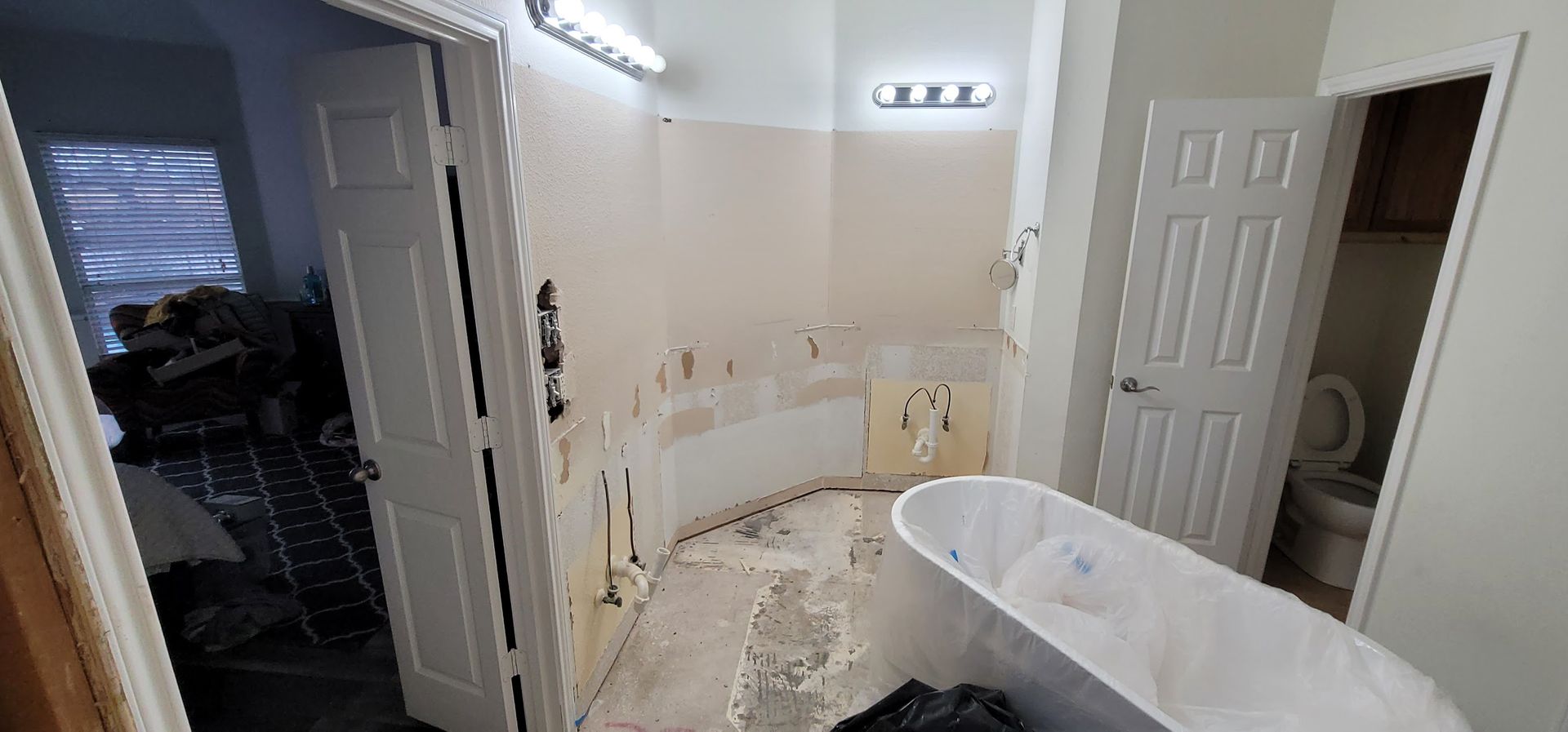 A bathroom with a bathtub and a toilet in it.