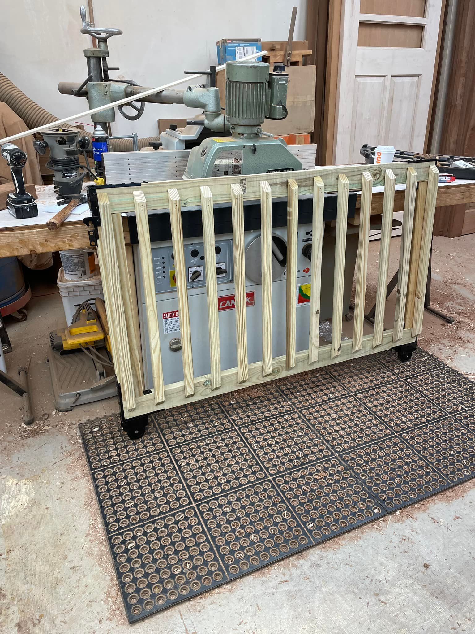 A machine is sitting on top of a rug in a room.