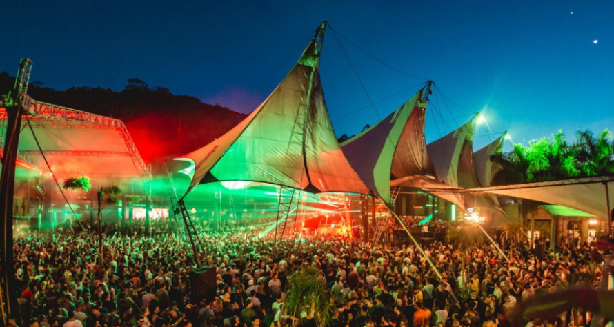 Festa acontecendo na Green Valley em BC