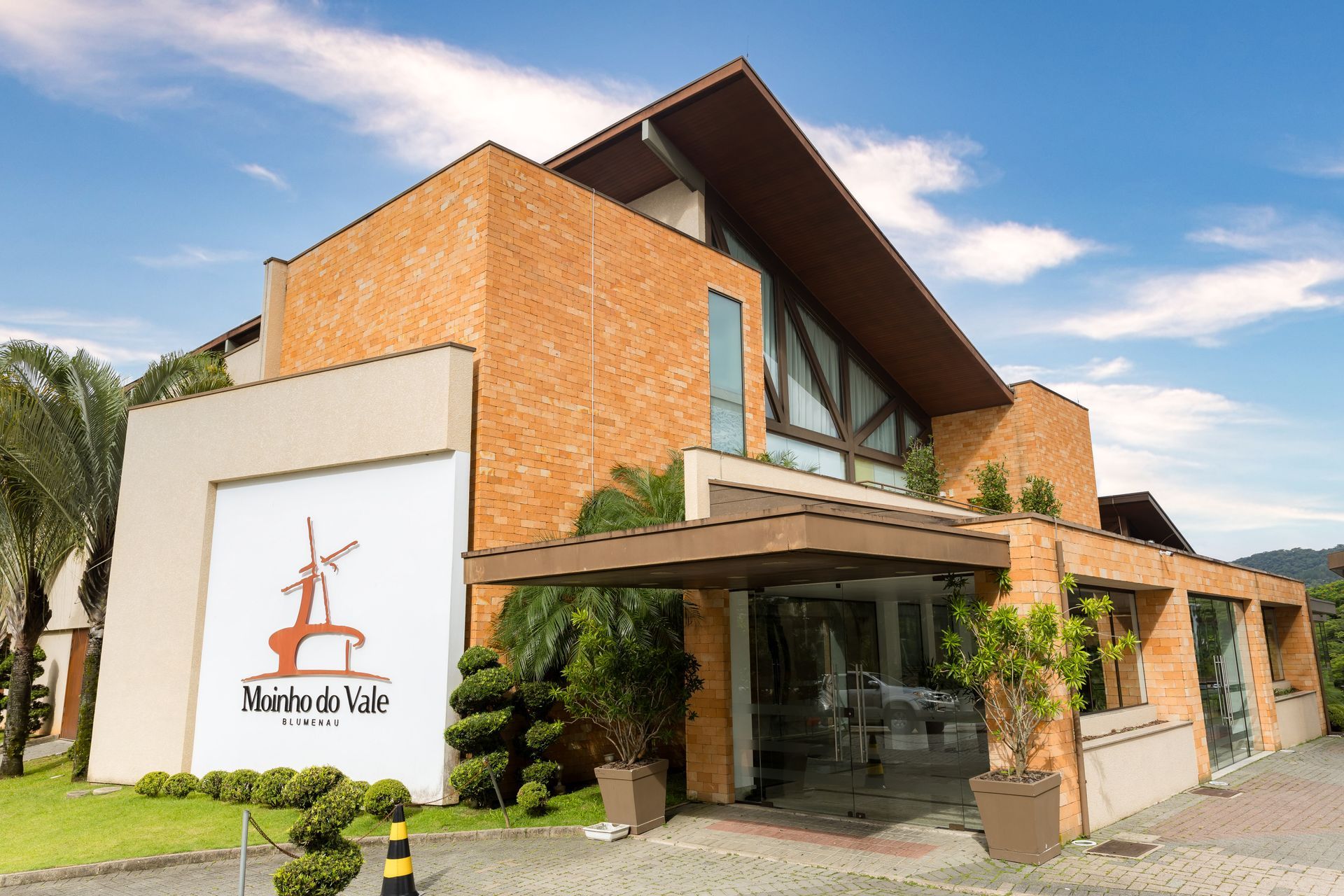 Fachada do Moinho do Vale em Blumenau, restaurante de culinária germânica