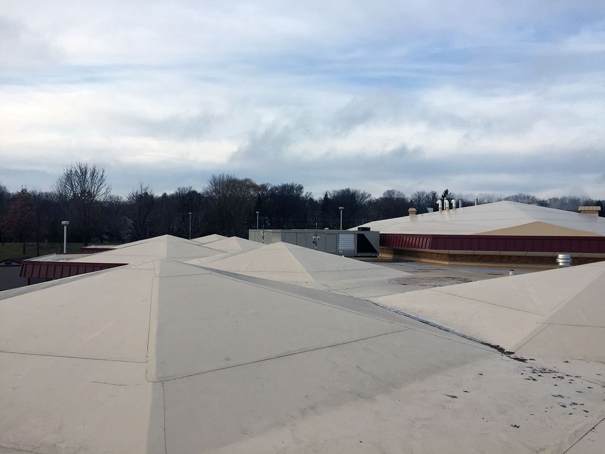 Creek Valley Elementary School features a fully-adhered Sarnafil PVC roof system.