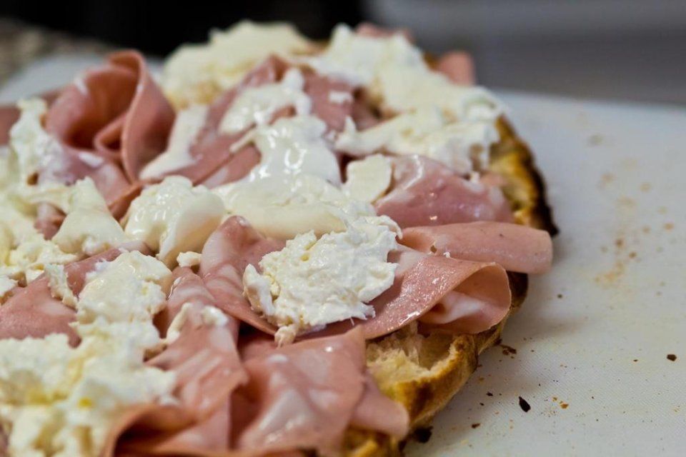 pizza mortadella e stracchino
