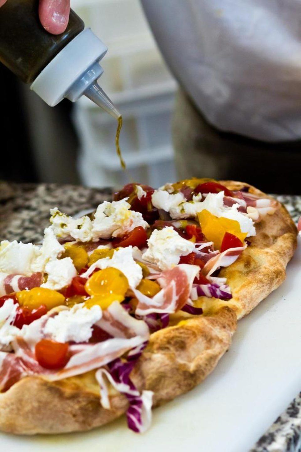 pizza con radicchio e prosciutto