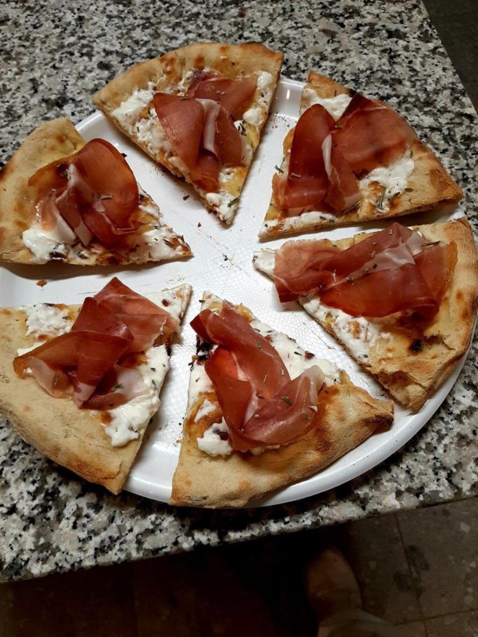 pizza speck e formaggio
