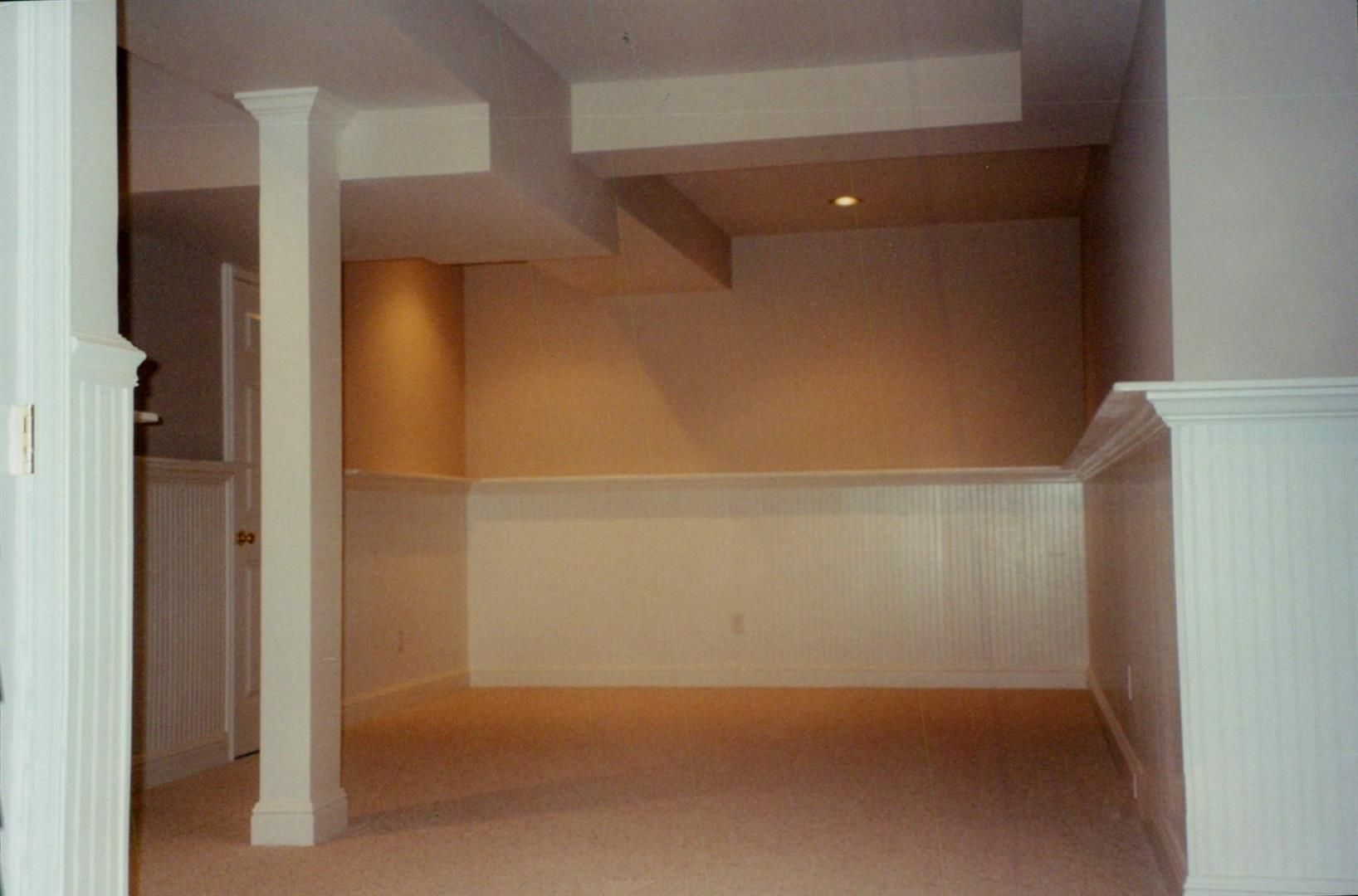 An empty room with white walls and columns
