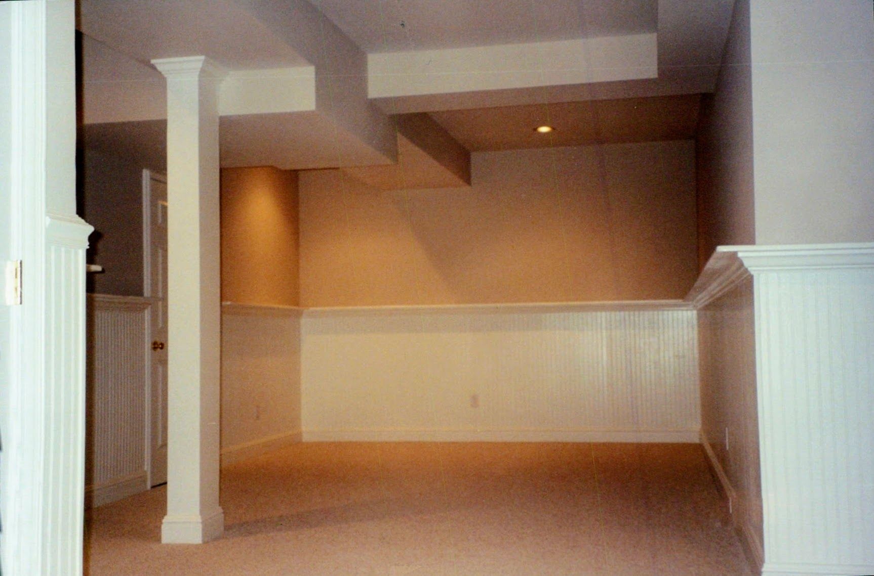 An empty room with white walls and columns