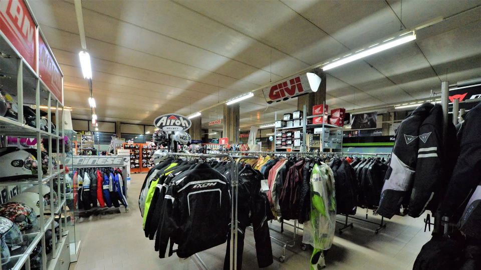 vendita di abbigliamento moto