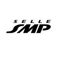 Logo in bianco e nero di Selle SMP, un marchio di selle per biciclette. La scritta 