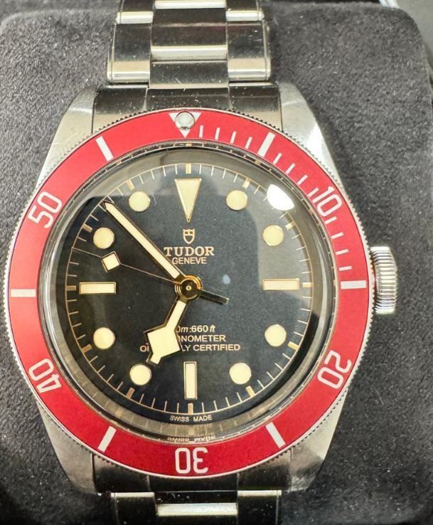 Orologio usato ricondizionato TUDOR BLACK con cinturino in acciaio.