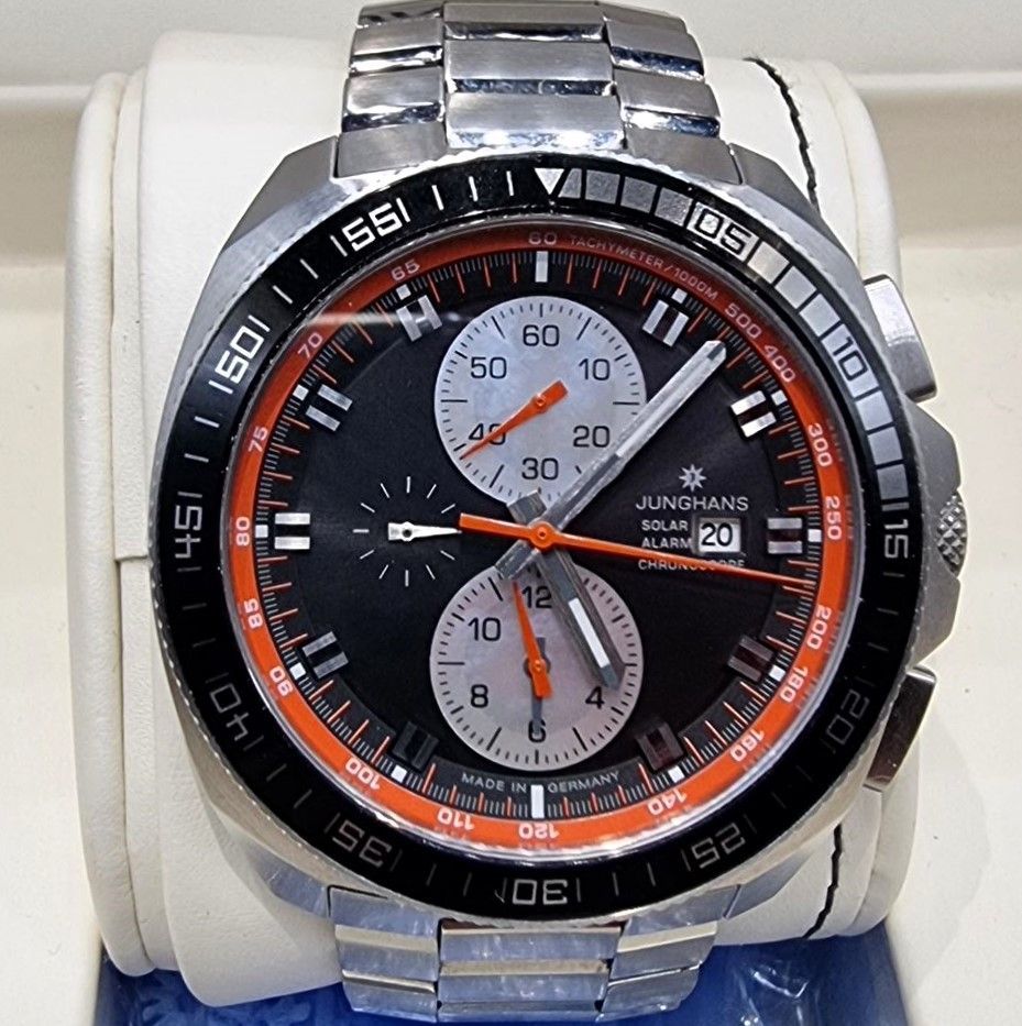Orologio usato ricondizionato JUNGHANS con cinturino in acciaio.