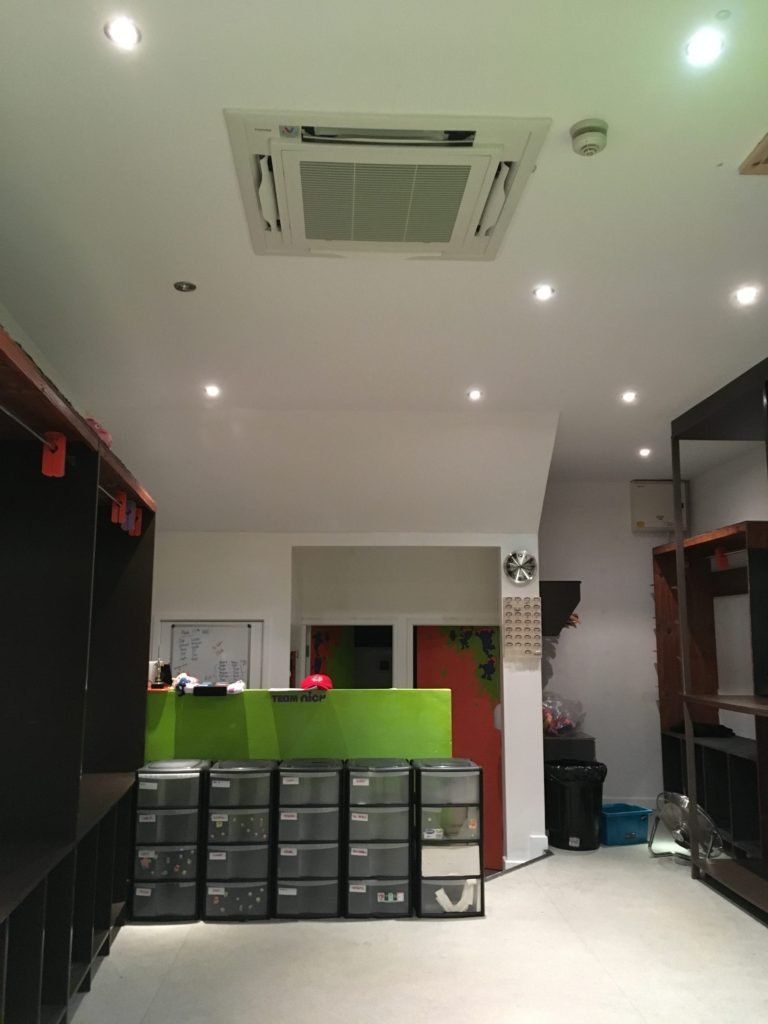 air conditioning on ceiling