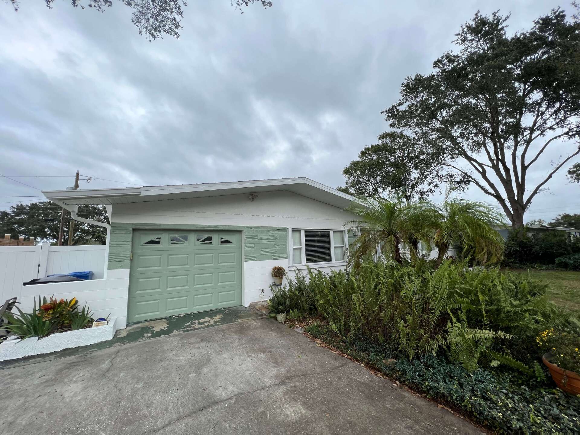 exterior painting of 1 story tampa homeq