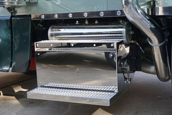Chrome step and fuel tank on a semi-truck, with a side exhaust pipe.