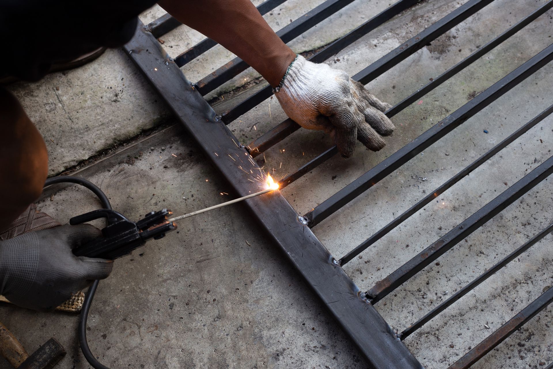 Welding Metal Gate