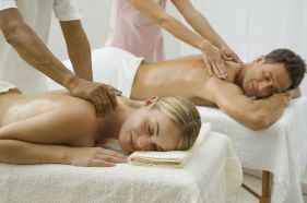 couple get health massage therapy in Bunbury