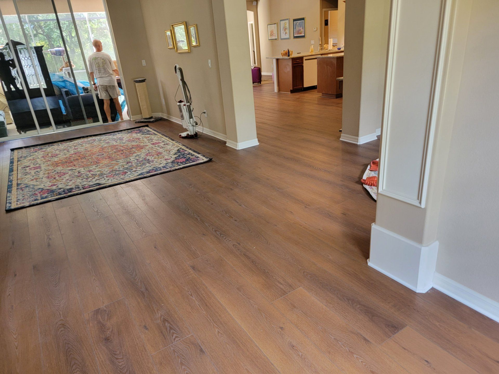 A living room with hardwood floors and a rug.