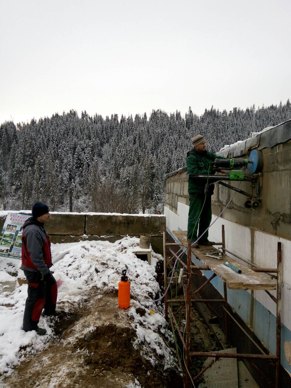 Алмазне свердління отворів в бетоні 🛠️ | VENT Україна